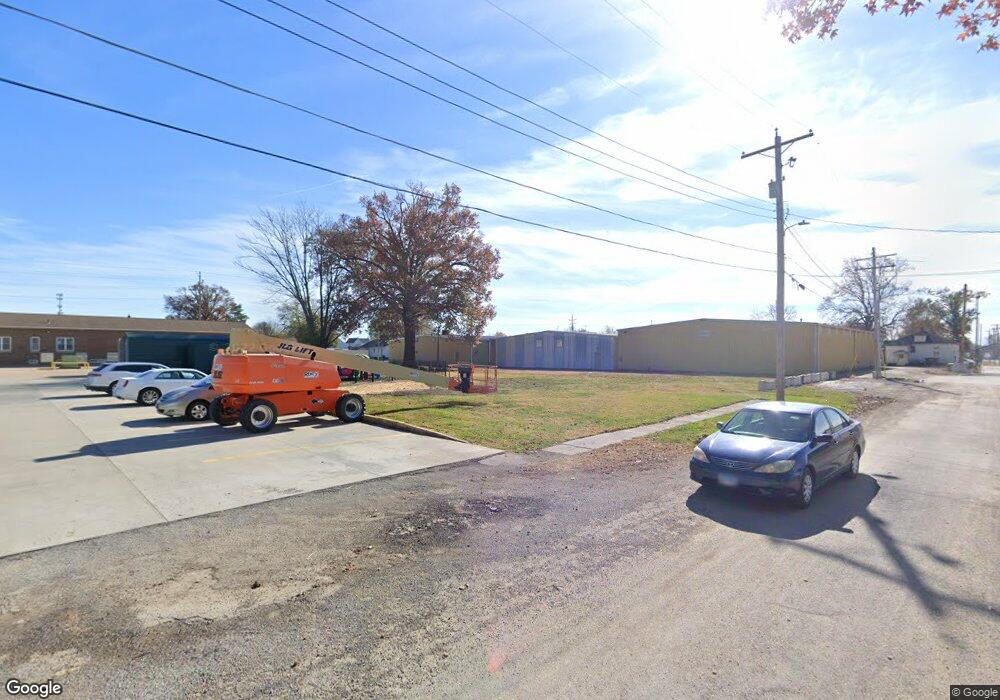 110 S Oak St, Effingham, IL 62401 - photo 1