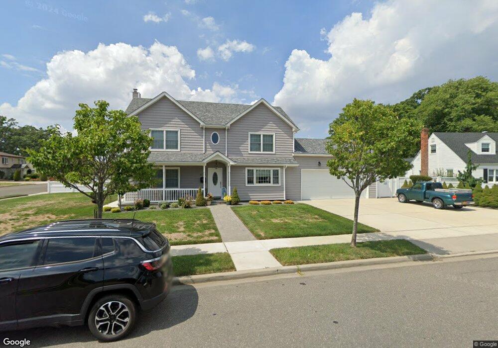 678 Seminole Rd, Franklin Square, NY 11010 - photo 1