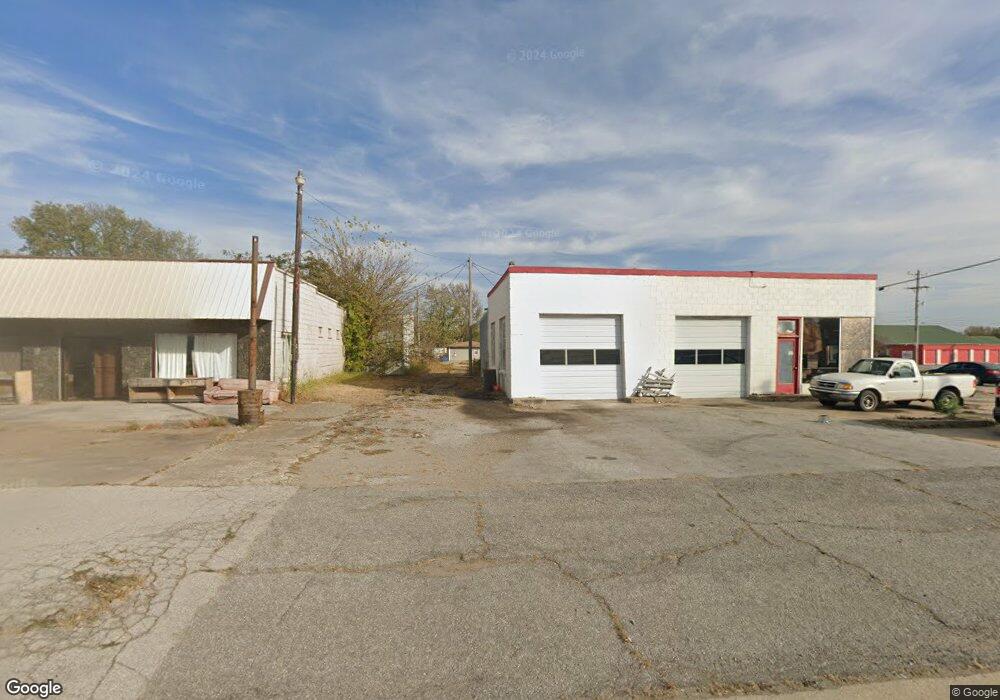 118 N Chouteau Ave, Chouteau, OK 74337 - photo 1