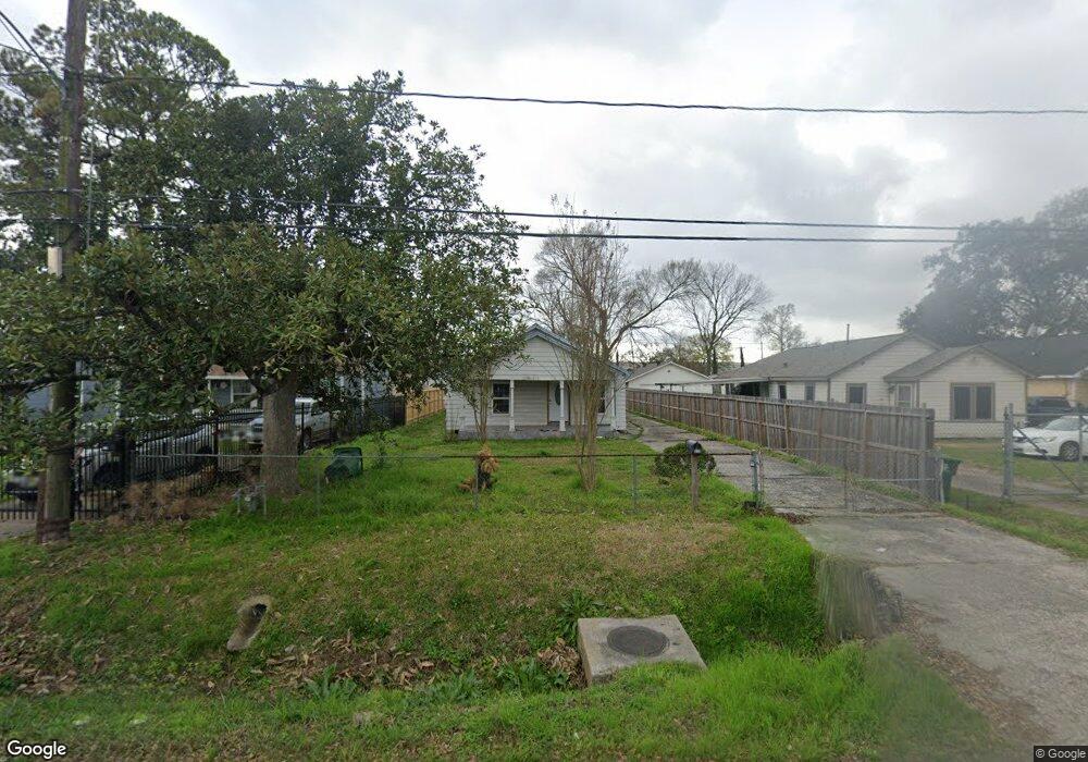 910 Duff Ln, Houston, TX 77022 - photo 1