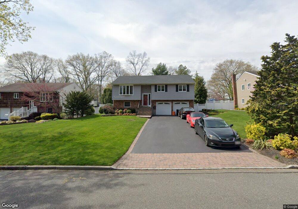 10 Waner St, ComMacK, NY 11725 - photo 1