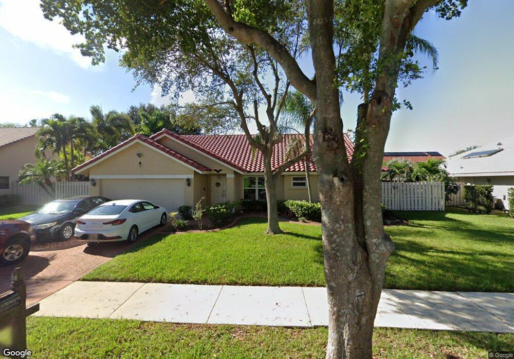 751 Greenbrier Ave, Davie, FL 33325 - photo 1