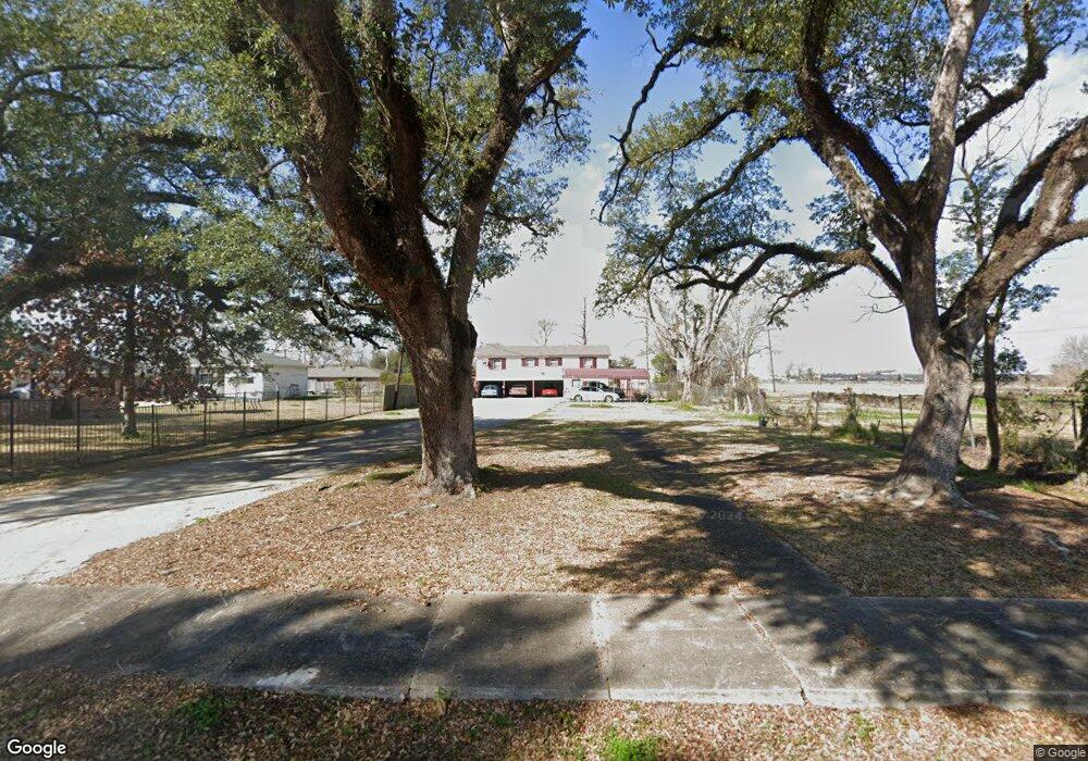 527 N 1st Ave, Lake Charles, LA 70601 - photo 1