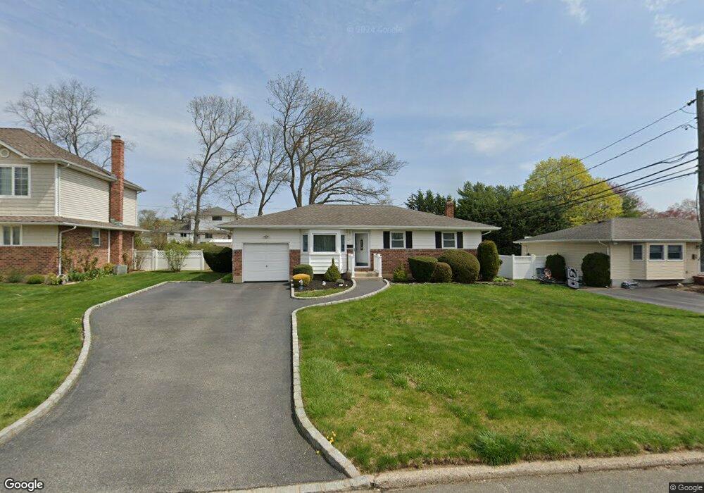 27 Hubbell St, ComMacK, NY 11725 - photo 1