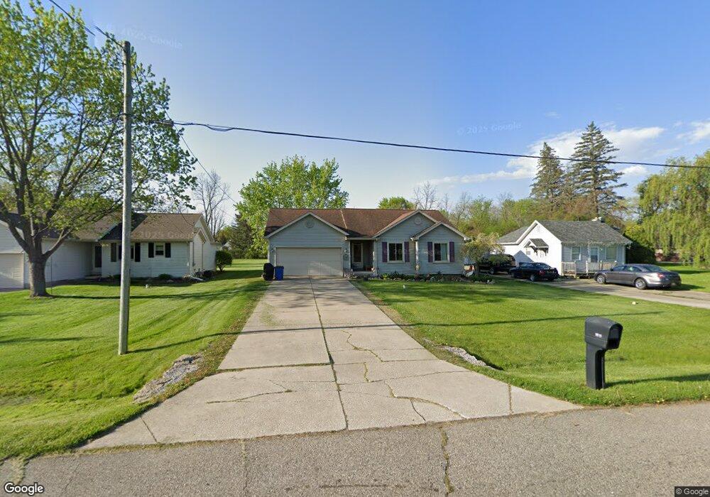 1070 Linus St, Flint, MI 48507 - photo 1