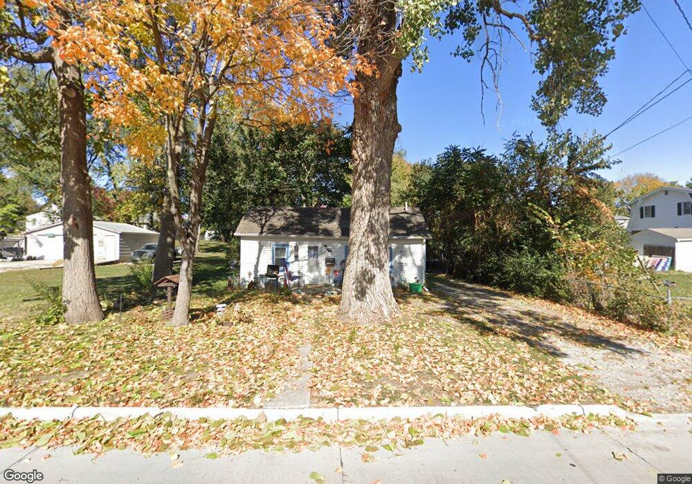 1210 N 3rd Ave E, Newton, IA 50208 - photo 1