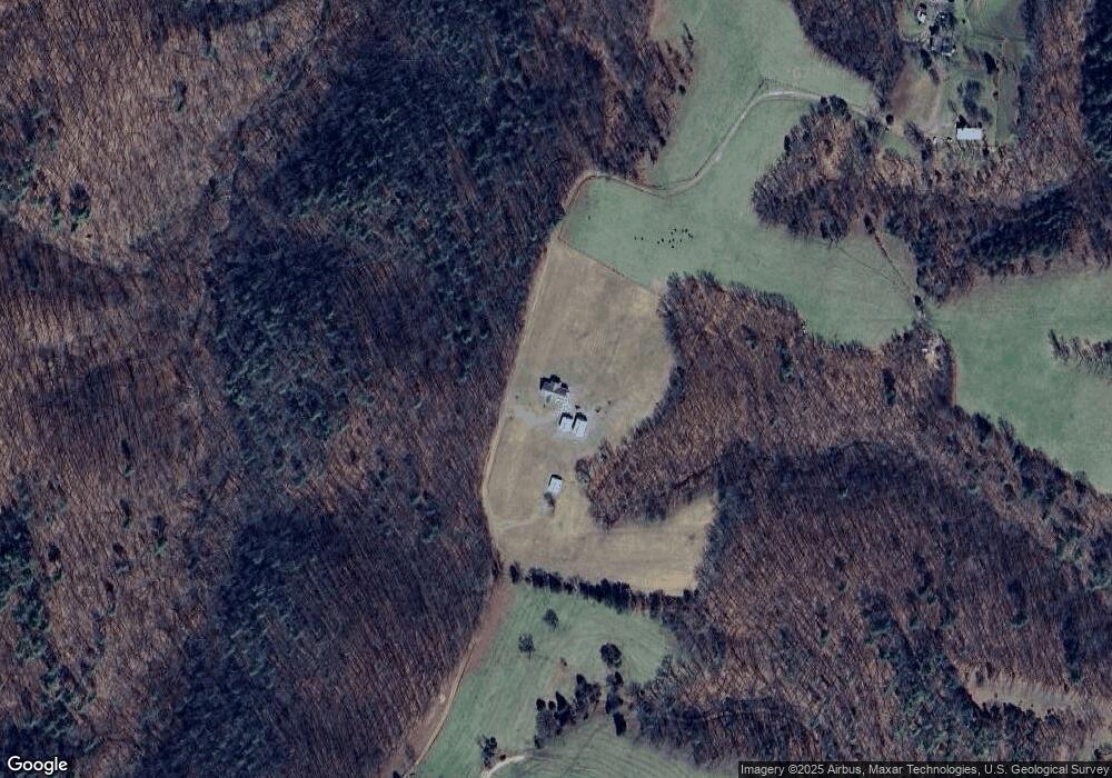 1220 Grape Hill Dr, Berkeley Springs, WV 25411 - photo 1