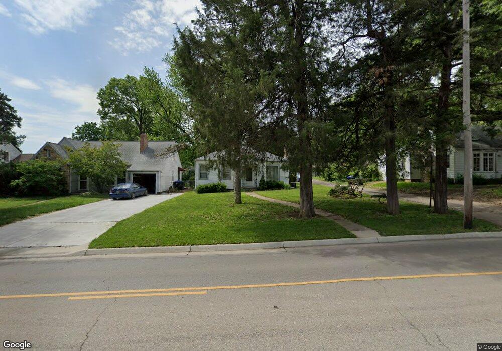 3121 SW 10th St, Topeka, KS 66604 - photo 1