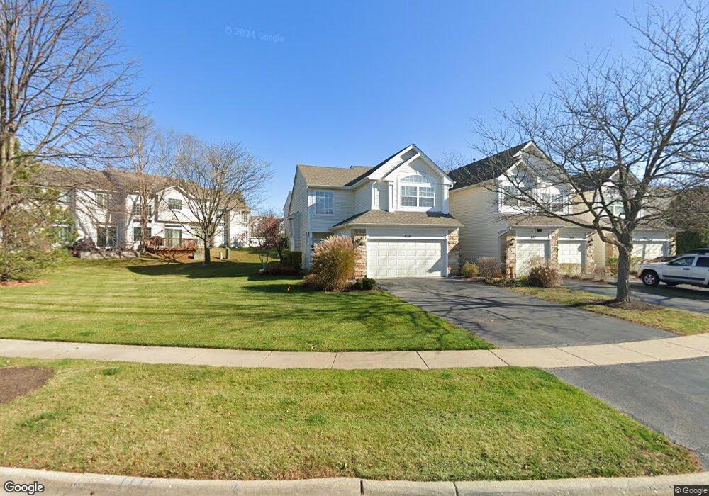 925 Viewpoint Dr, Lake In the Hills, IL 60156 - photo 1