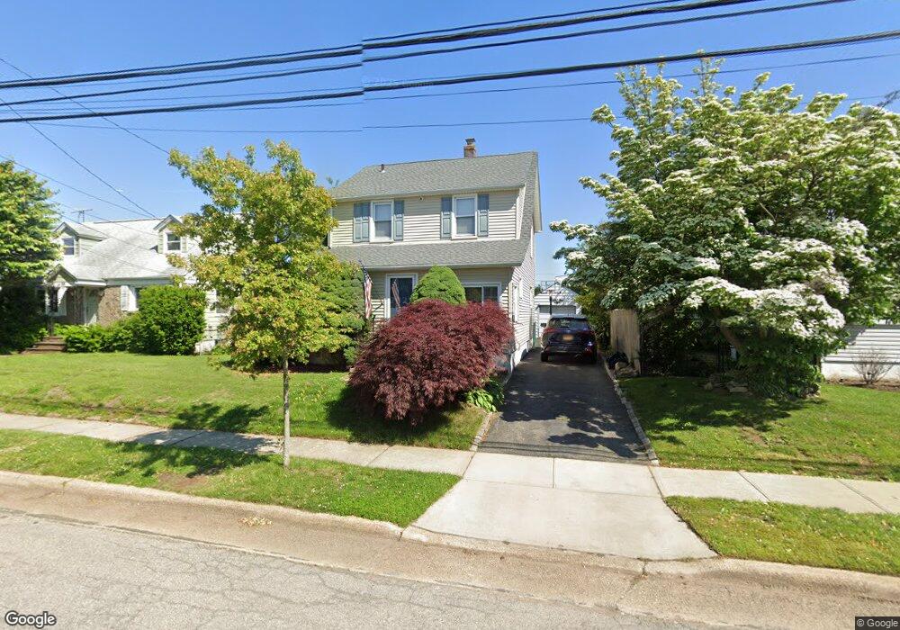 90 Fairfield Ave, Mineola, NY 11501 - photo 1