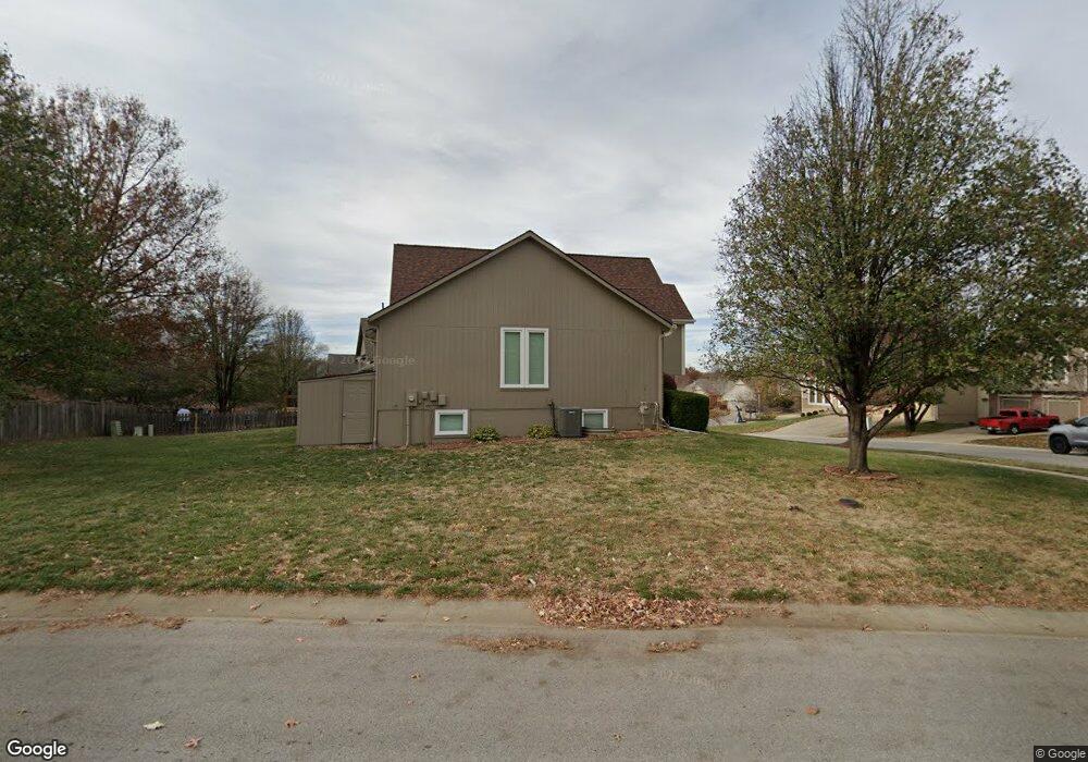 21611 W 52nd St, Shawnee, KS 66226 - photo 1