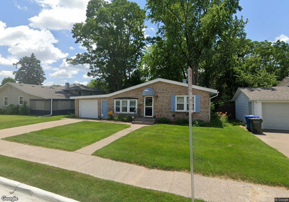 2611 W 13th St, Davenport, IA 52804 - photo 1