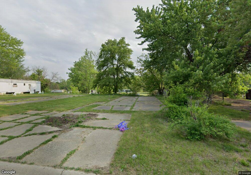 5037 N Naomikong Dr, Flint, MI 48506 - photo 1