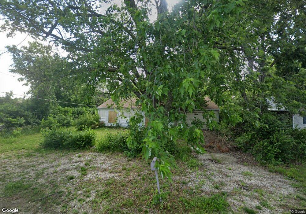 3125 SW Fillmore St, Topeka, KS 66611 - photo 1