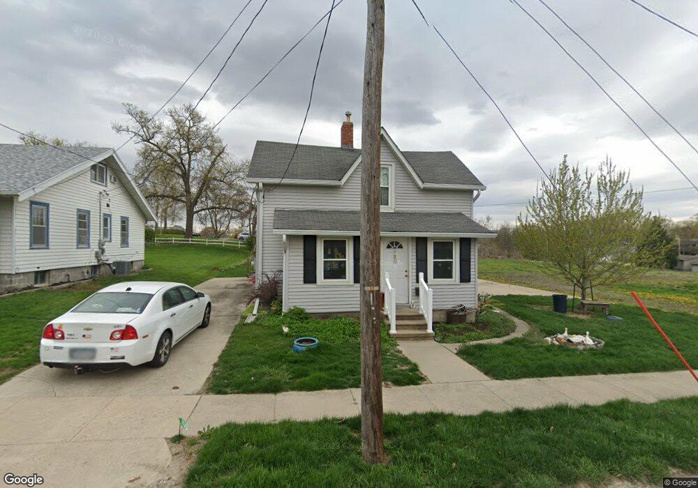 810 W 3rd St S, Newton, IA 50208 - photo 1