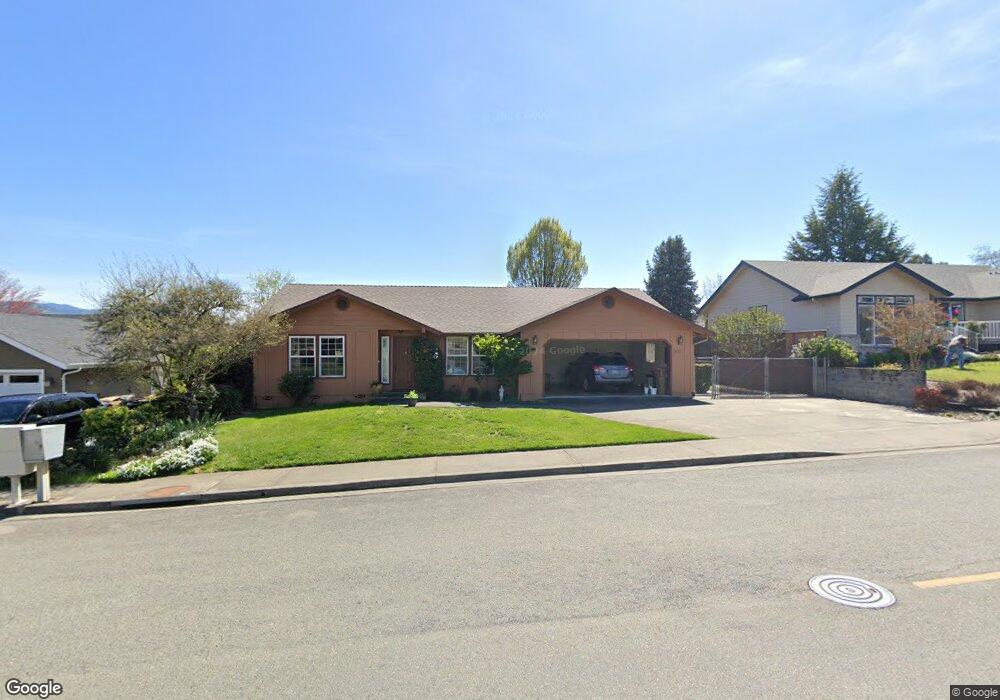 907 NW Regent Dr, Grants Pass, OR 97526 - photo 1