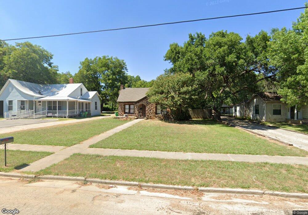 1321 E Pecan St, Gainesville, TX 76240 - photo 1