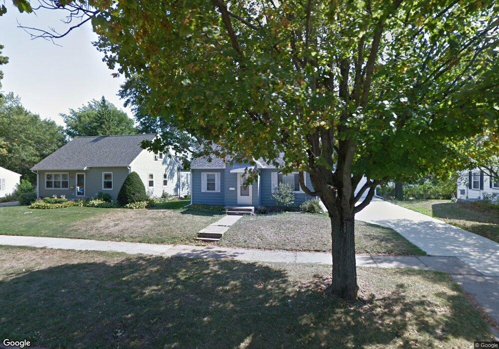 1516 W 3rd St, Cedar Falls, IA 50613 - photo 1