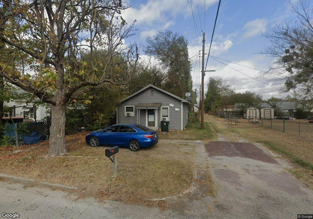 915 W 3rd St, Okmulgee, OK 74447 - photo 1