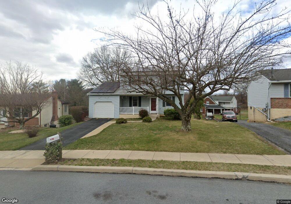 517 Crest Cir, Mohnton, PA 19540 - photo 1