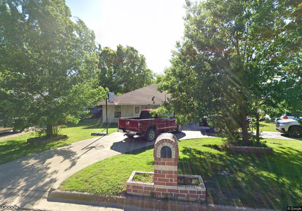 901 S Taylor St, Gainesville, TX 76240 - photo 1