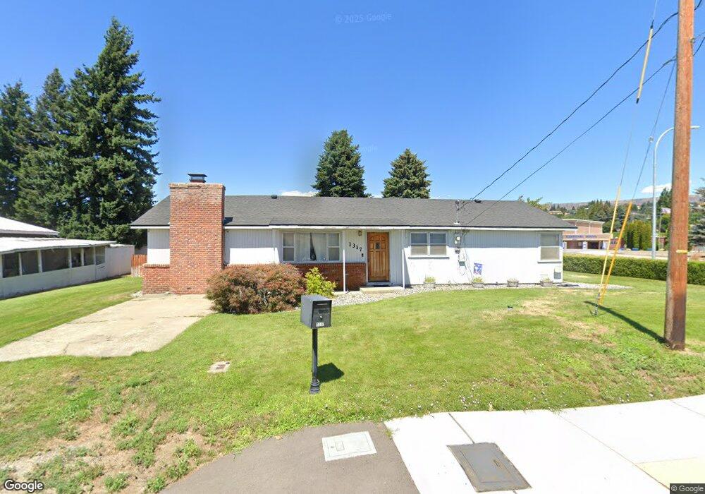 1317 5th St NE, East Wenatchee, WA 98802 - photo 1
