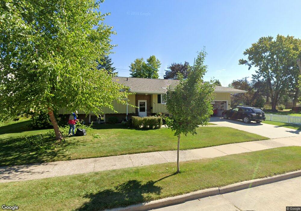 1832 N Linwood Ave, Appleton, WI 54914 - photo 1