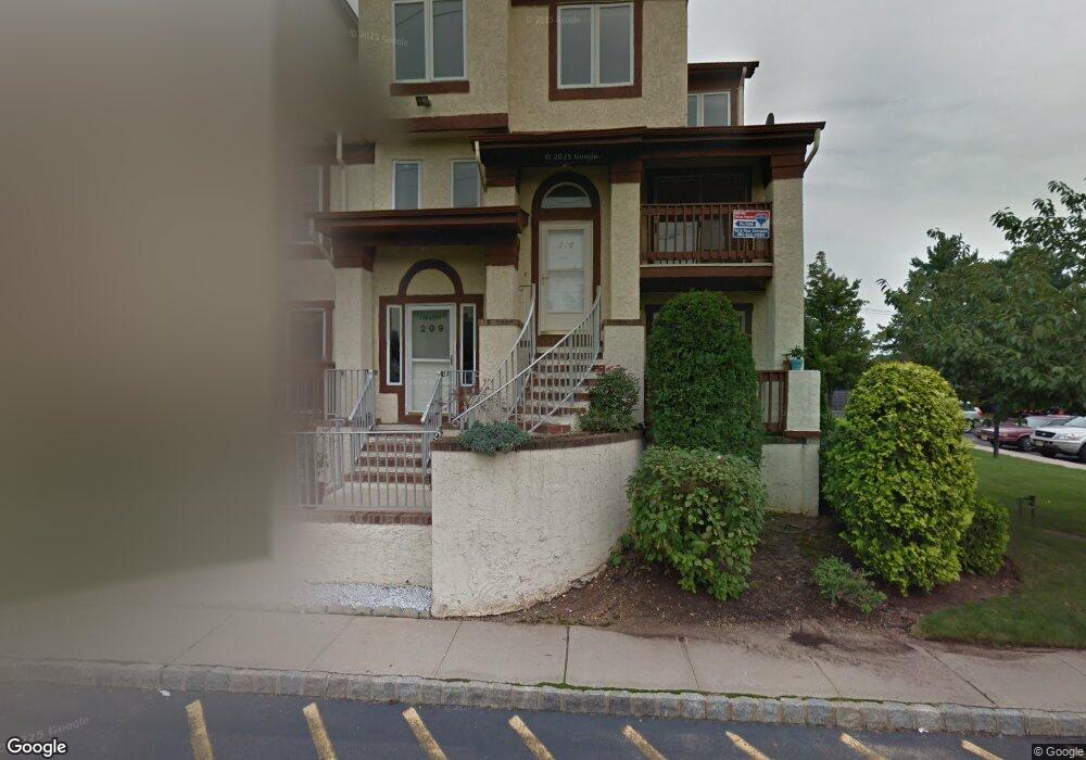 209 Michaels Ct, Woodbridge, NJ 07095 - photo 1