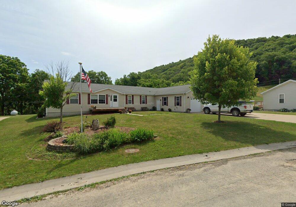 340 Hickory Ln, Lansing, IA 52151 - photo 1