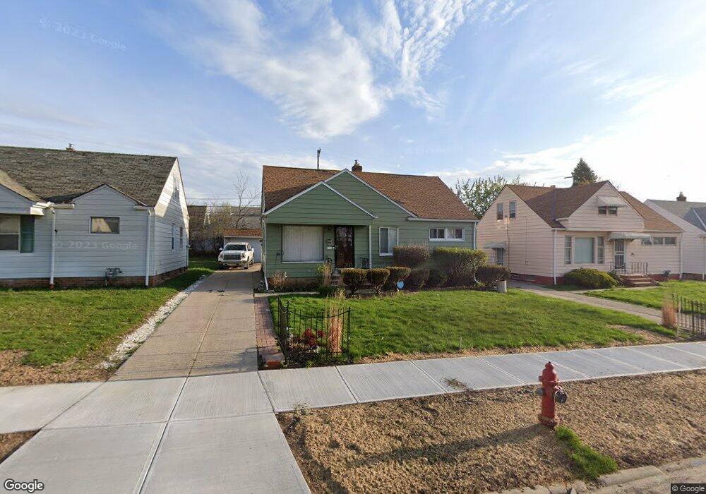 20009 Stockton Ave, Maple Heights, OH 44137 - photo 1