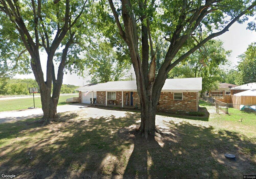 403 E Fry St, Claremore, OK 74017 - photo 1