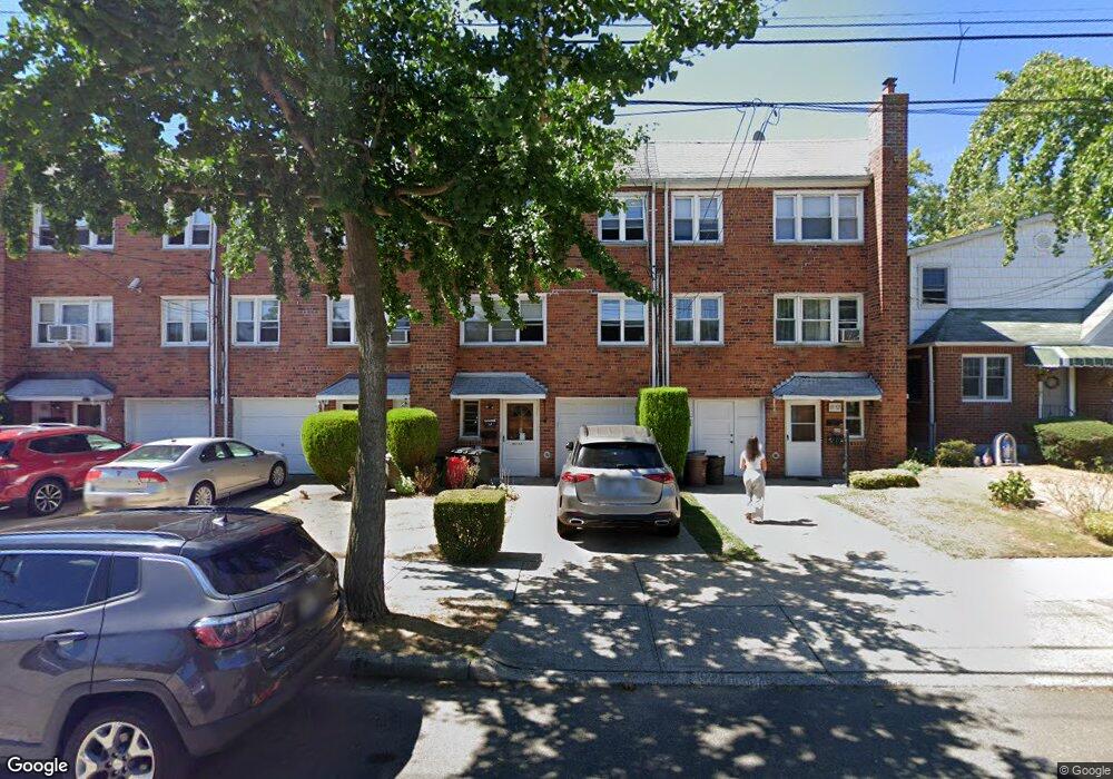 8354 265th St, Glen Oaks, NY 11004 - photo 1