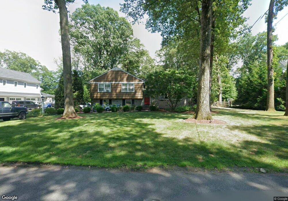 578 Cresthaven Rd, Wyckoff, NJ 07481 - photo 1