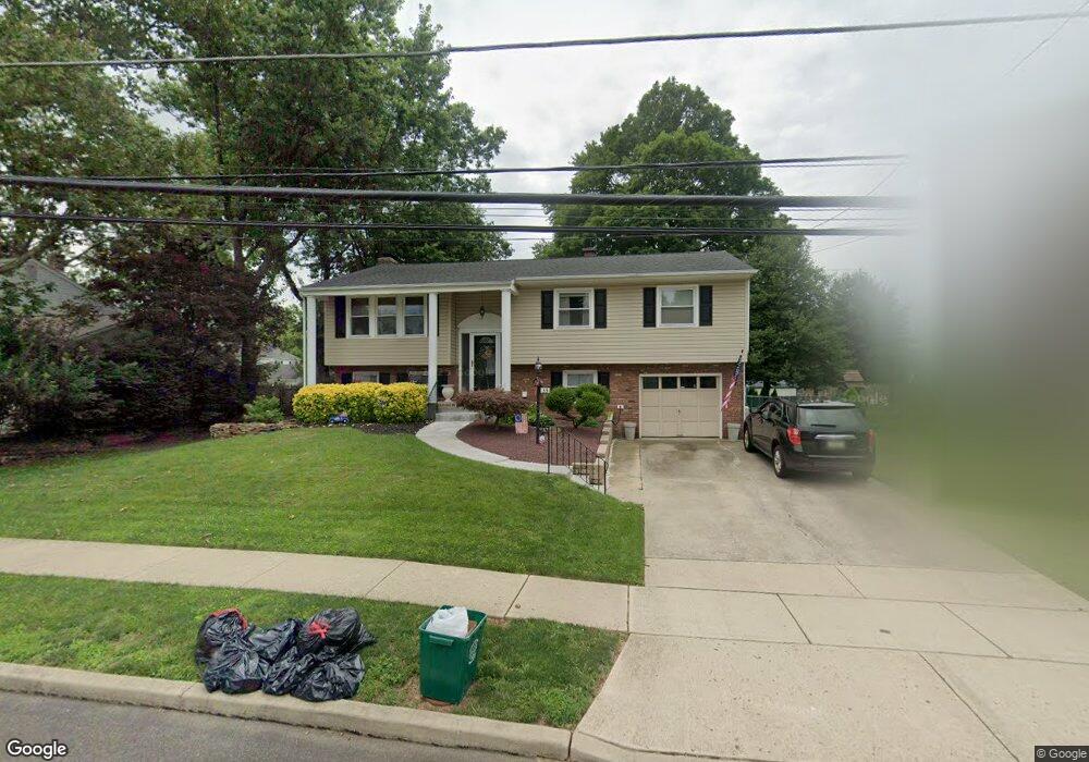 33 Winding Way W, Morrisville, PA 19067 - photo 1