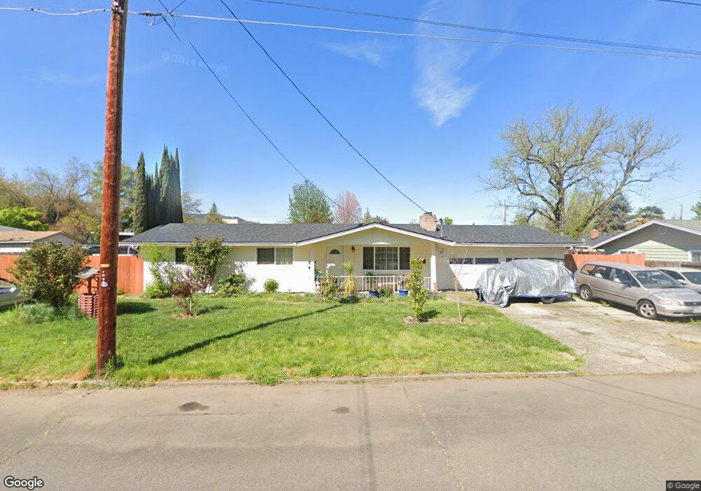 539 N 5th St, Central Point, OR 97502 - photo 1