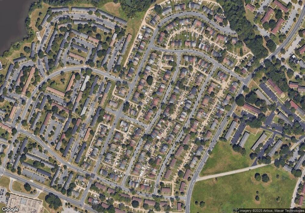 1012 Foxcroft Ln, Essex, MD 21221 - photo 1