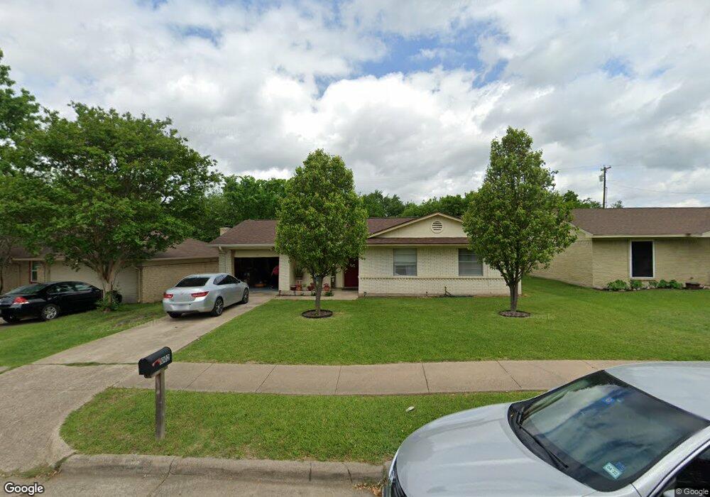1002 Phillips Dr, Ennis, TX 75119 - photo 1