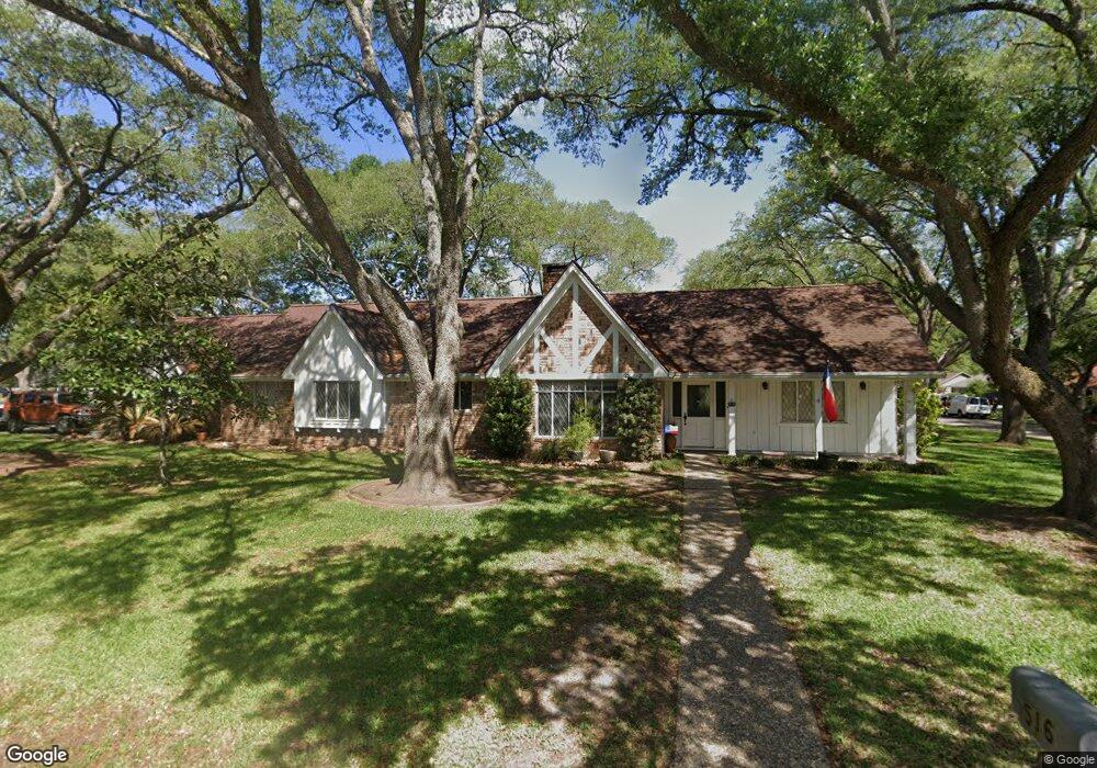 516 S Pecan Dr, Tomball, TX 77375 - photo 1