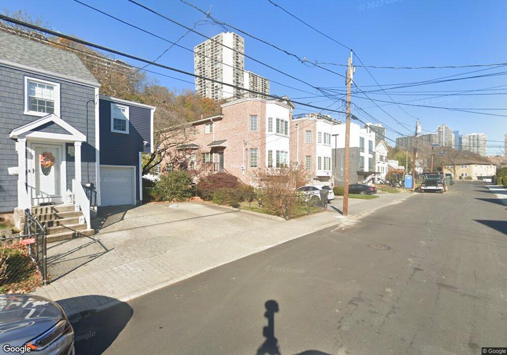 88 Myrtle Ave, Edgewater, NJ 07020 - photo 1