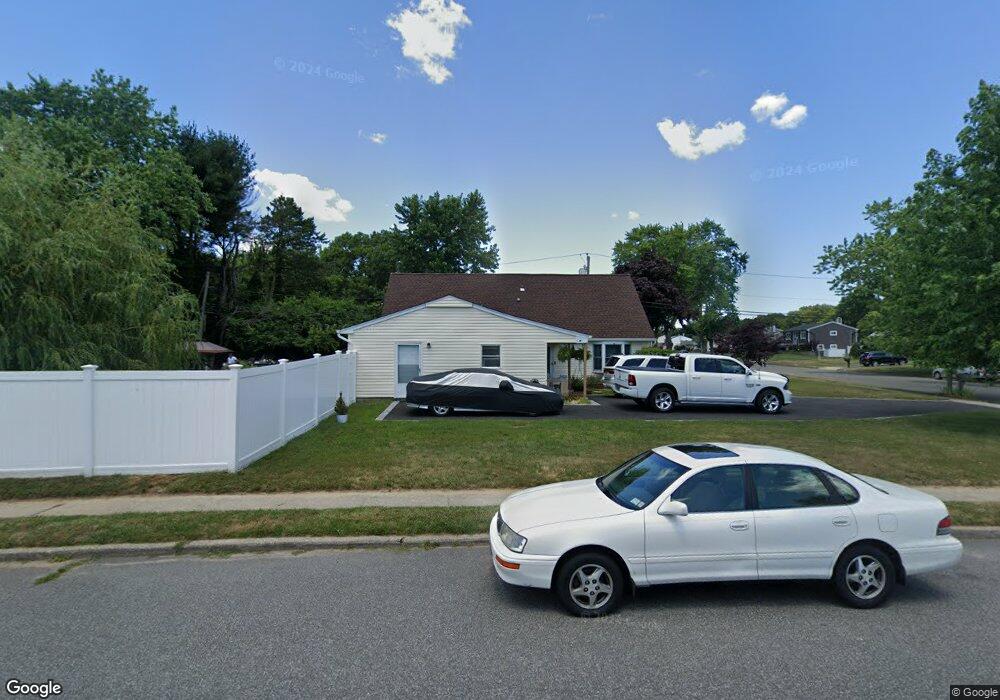 408 Greenbelt Pkwy, Holtsville, NY 11742 - photo 1