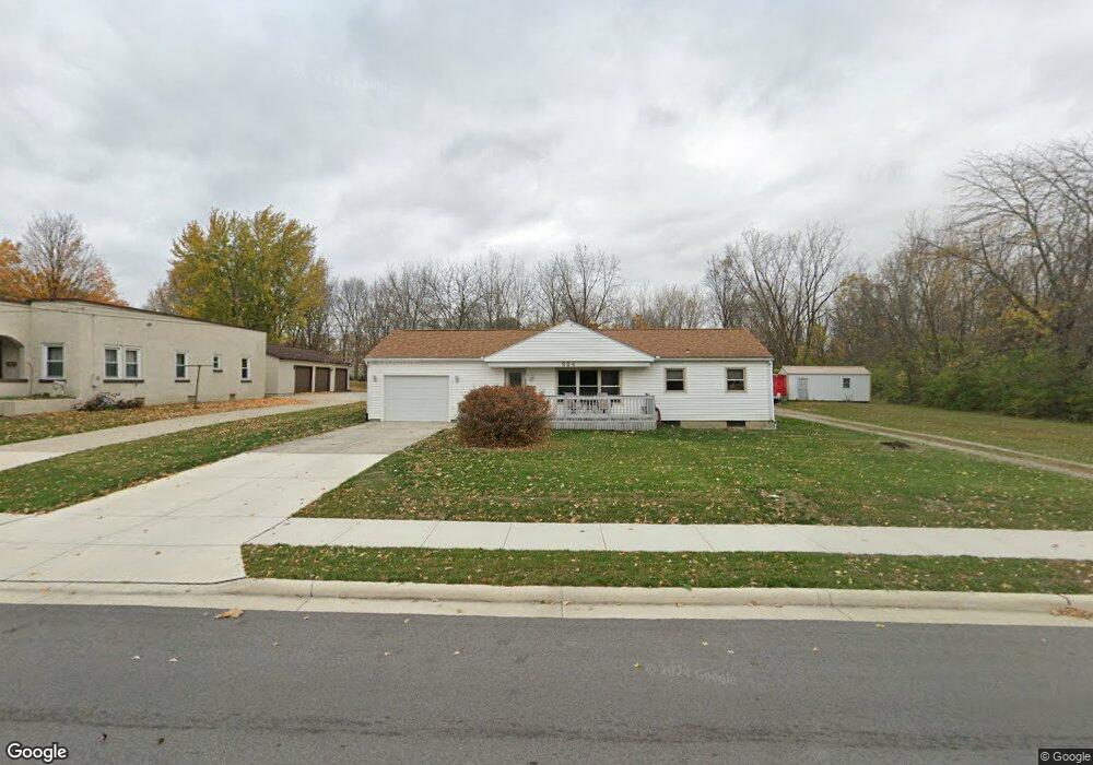 224 E Silver St, Wapakoneta, OH 45895 - photo 1