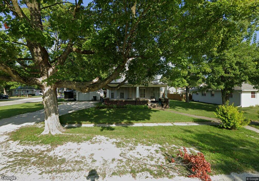 613 N Center St, Tuscola, IL 61953 - photo 1