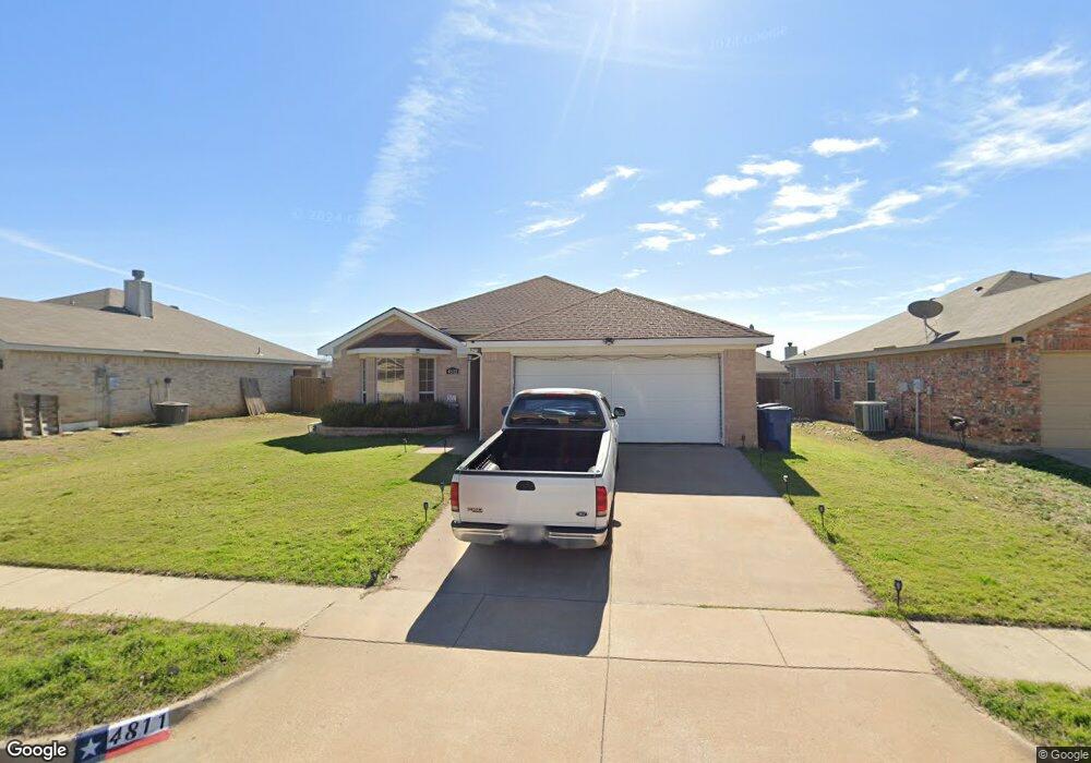 4811 Sapphire Ln, Granbury, TX 76049 - photo 1