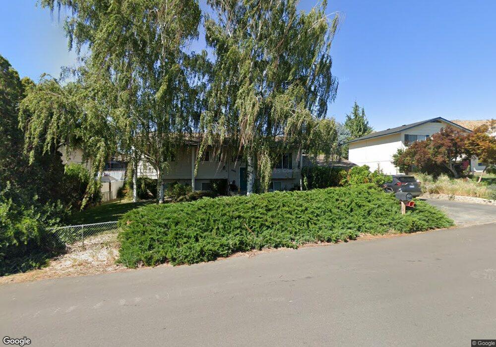 909 11th St NE, East Wenatchee, WA 98802 - photo 1