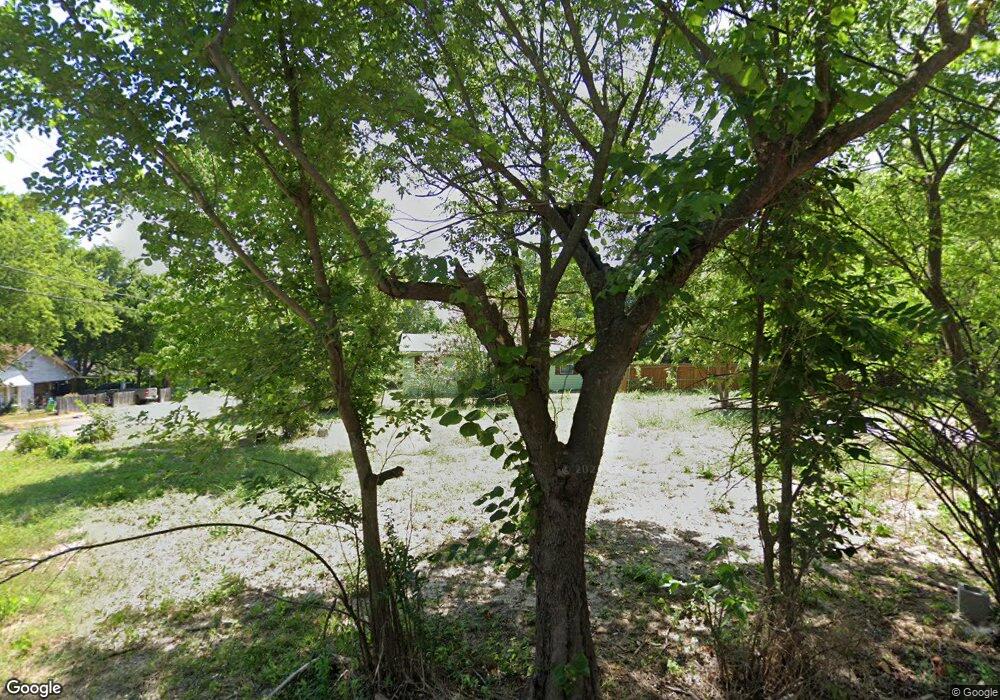 320 Henderson St, Bonham, TX 75418 - photo 1