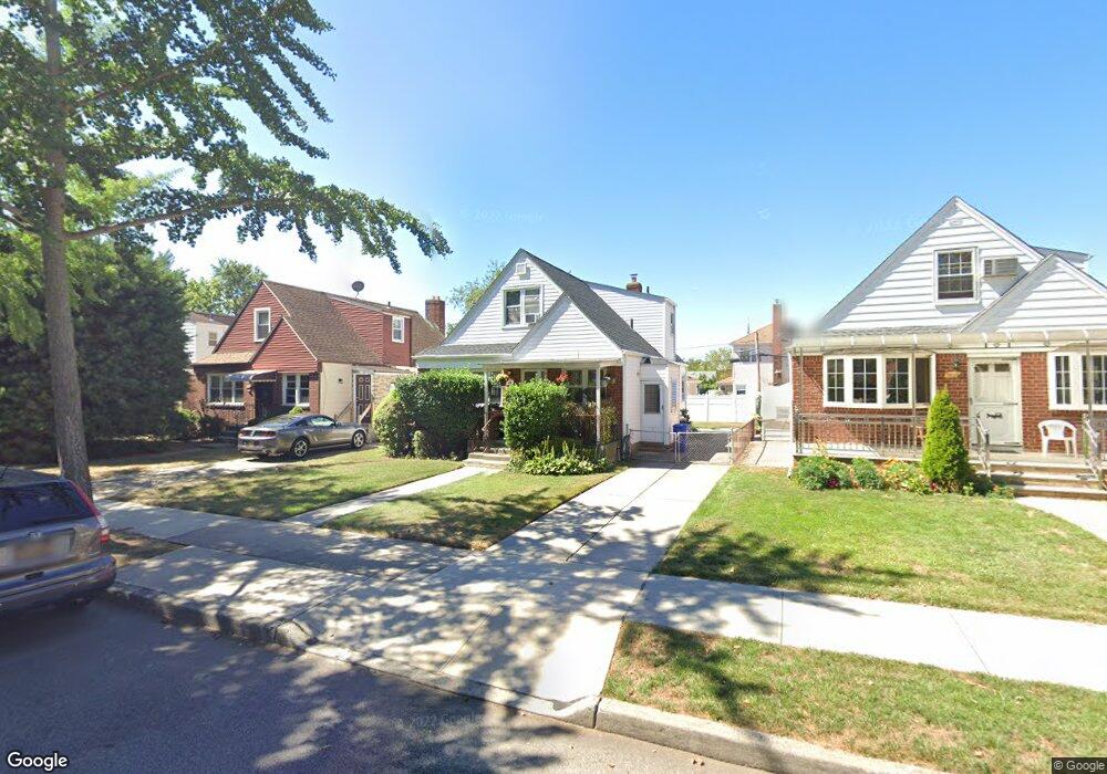 7830 265th St, Glen Oaks, NY 11004 - photo 1