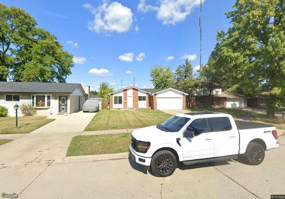 10342 N Oak Dr, Ferndale, MI 48220 - photo 1