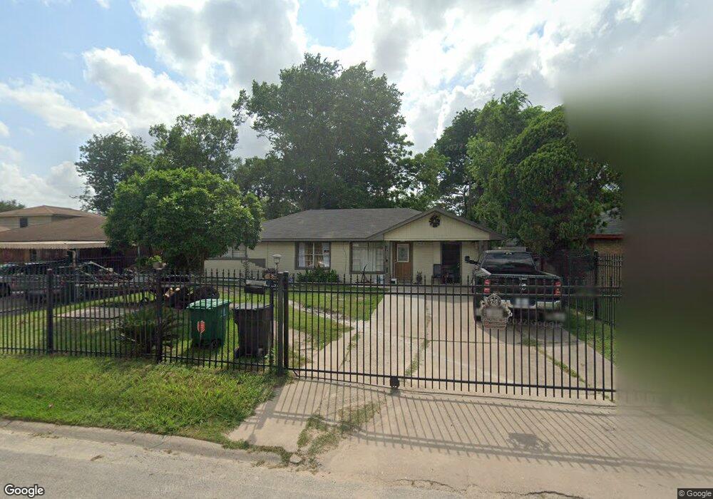10133 Hollyglen Dr, Houston, TX 77016 - photo 1