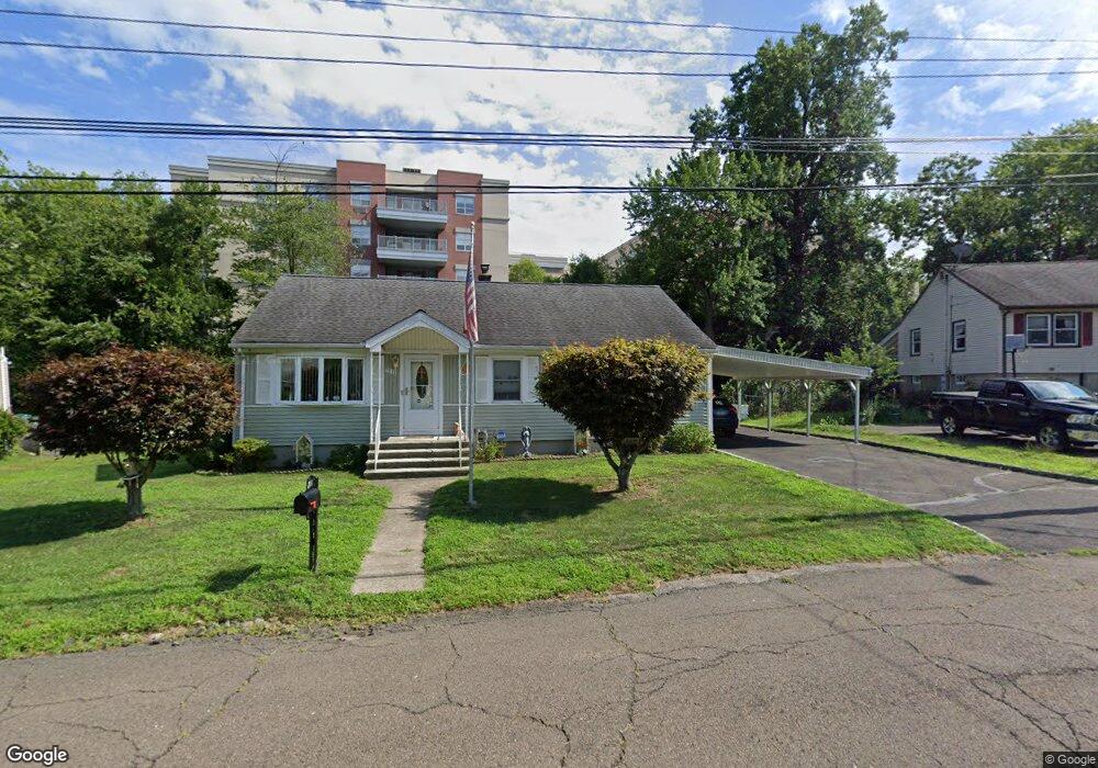 211 Crestview Dr, Bridgeport, CT 06606 - photo 1