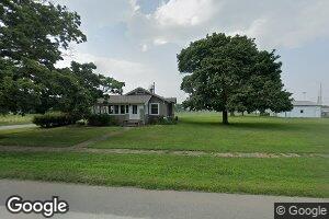 402 E Walnut St, Chalmers, IN 47929